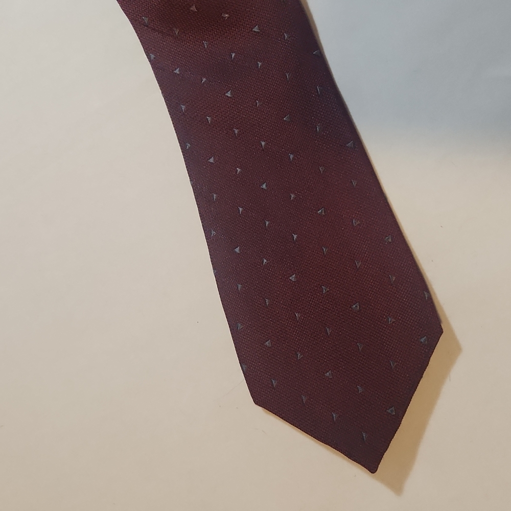 Red Donna Karan tie